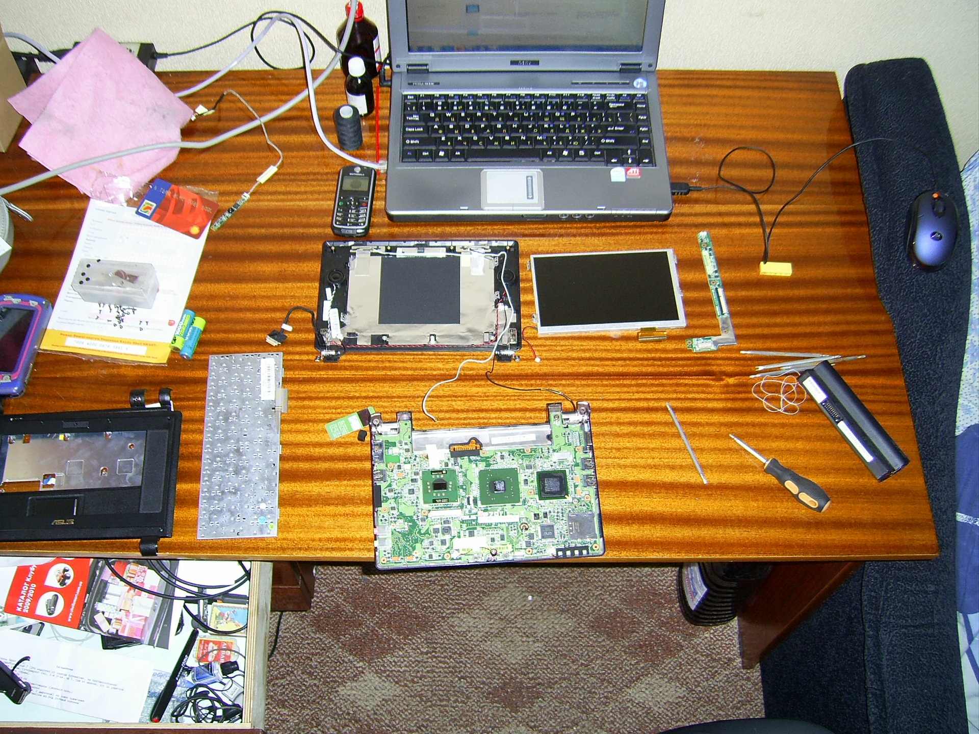 Почав встановлювати EEEPC у центральну консоль 3