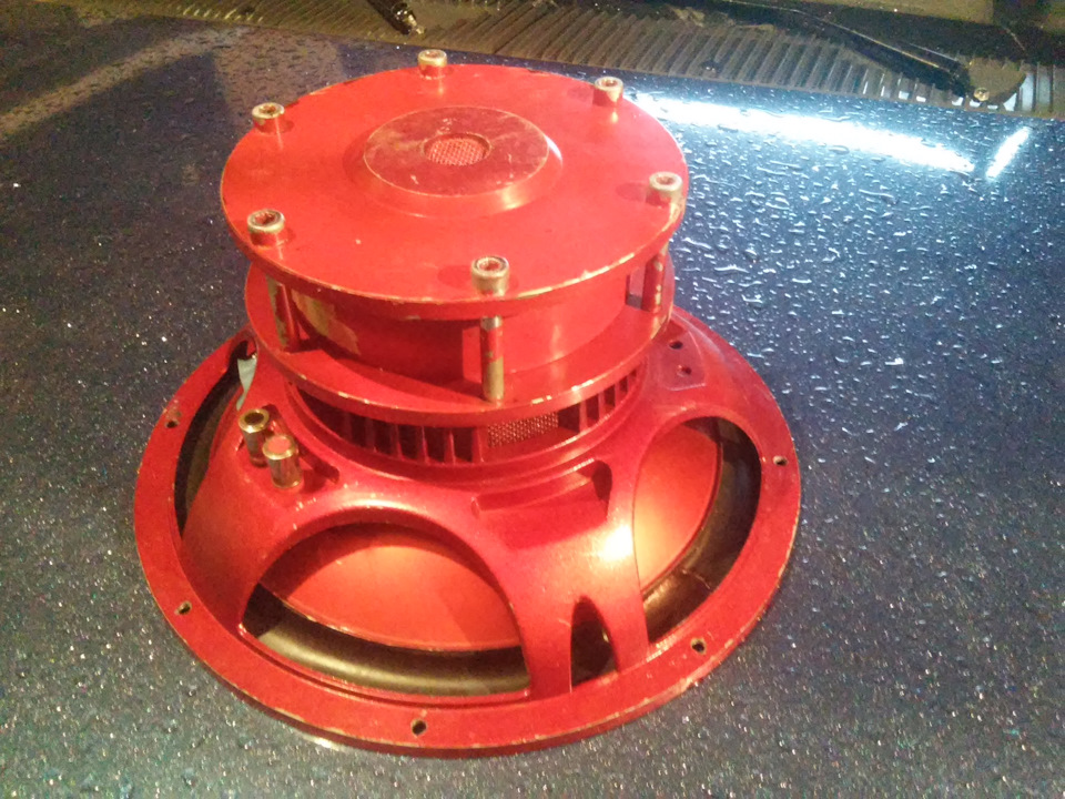 купив саб MEGA KIKS RED DEVIL 500w 2