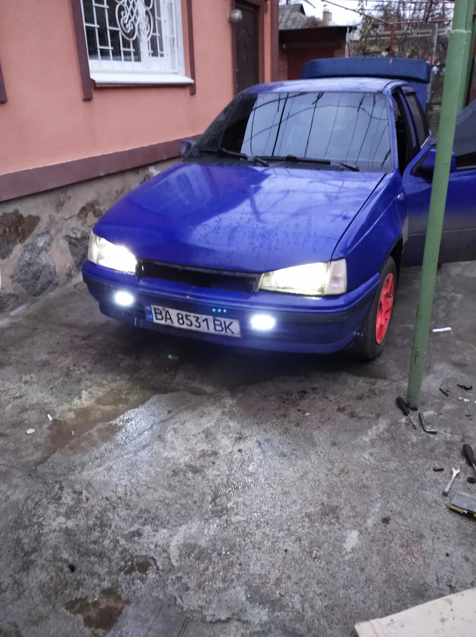 Зустріли Нг вже в строю на колесах