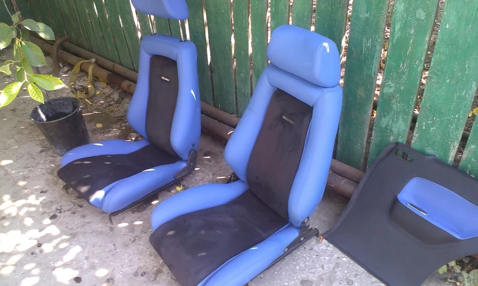 Продам сидухи та дверні карти Recaro opel manta B