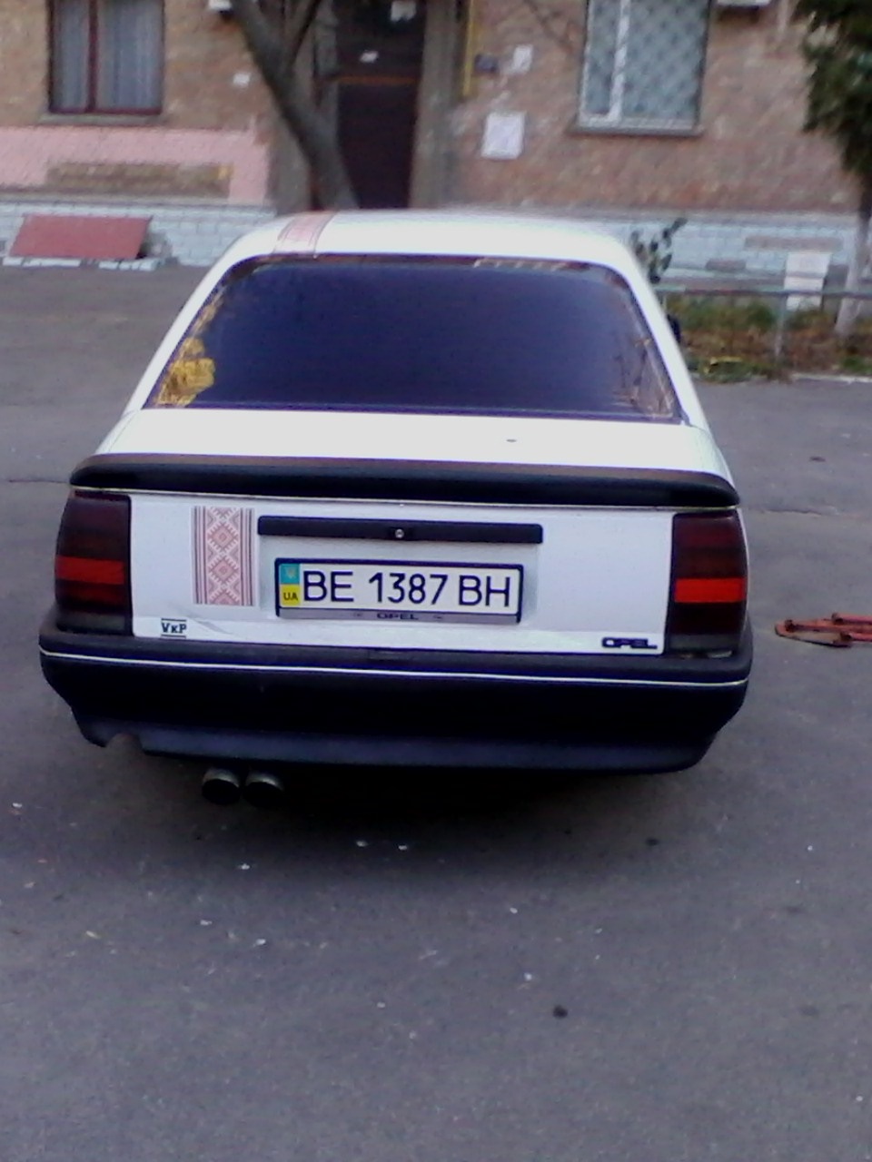 Спойлер від сіни Б 3