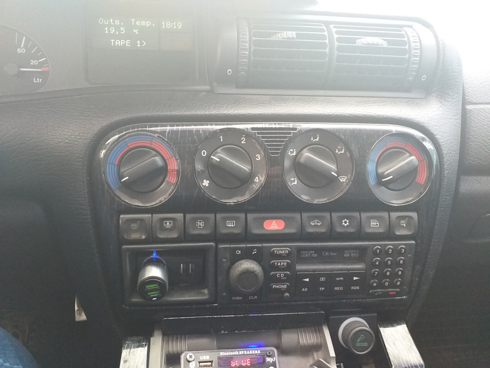 Шлях від Philips Car 400 до Philips ccrt 700 Bose 3