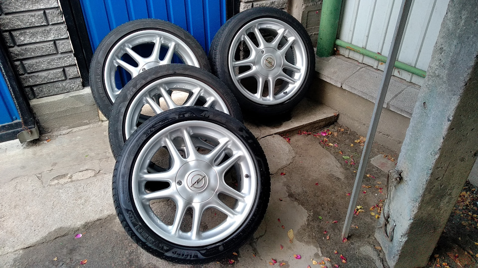 Диски Azev+гума 215/45/R17 1