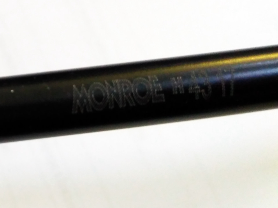 Стійки стабілізатора MONROE L24603 або Левам м'яса не доповідають 3