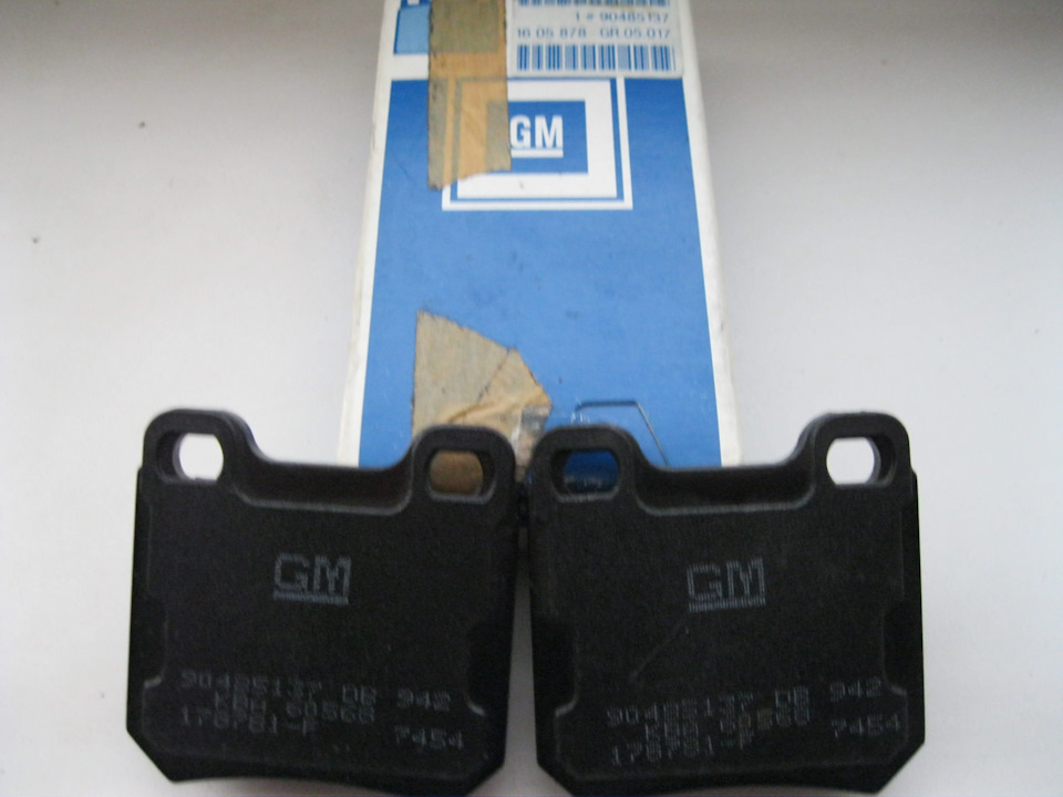 Комплект гальмівних колодок GM. Opel Omega A. 1