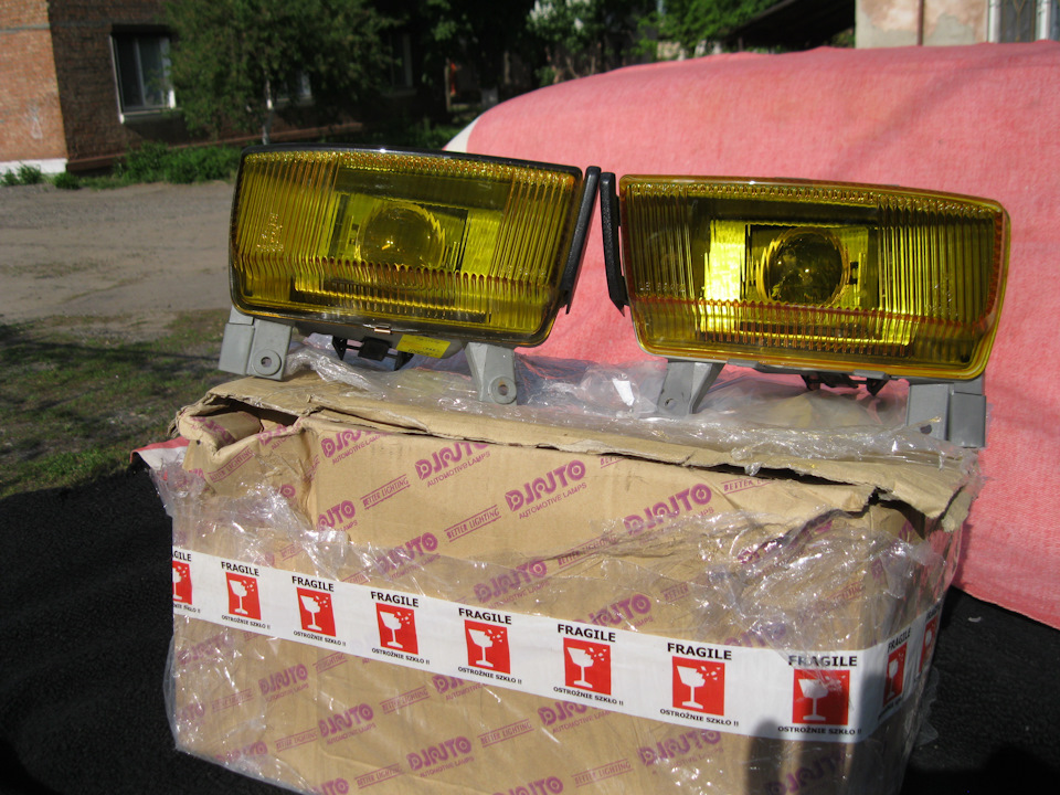 Чергове придбання жовтої протитуманної фари на Opel Omega A. 3