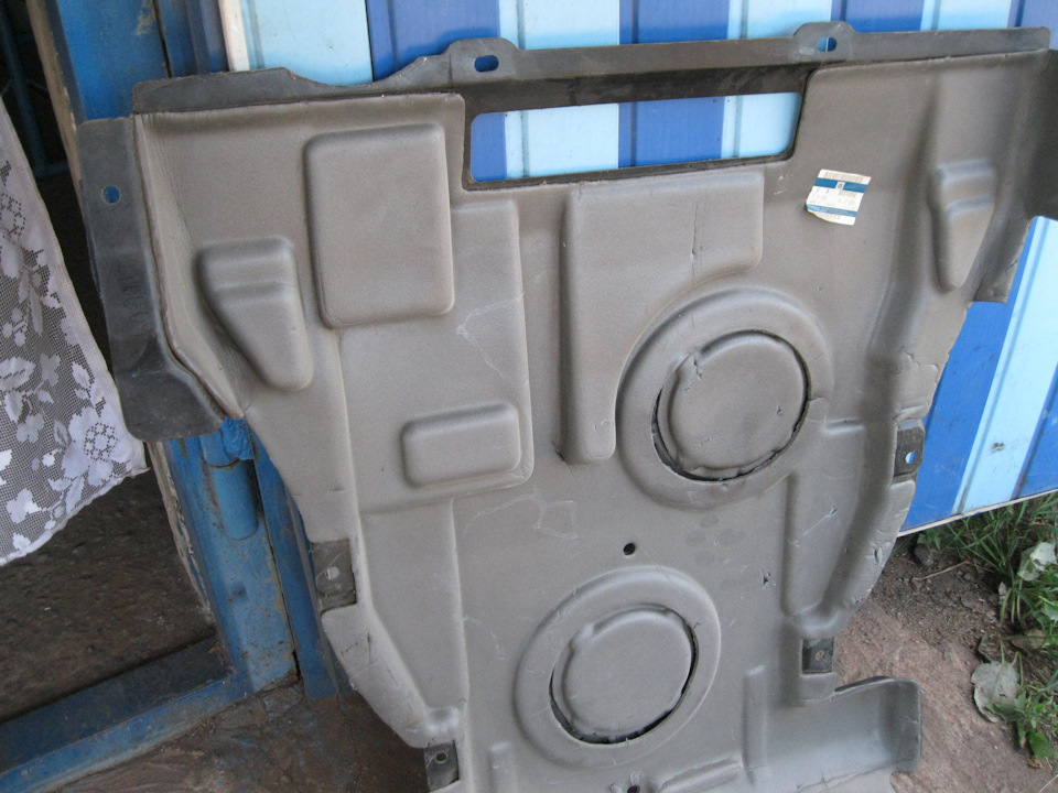 Захисний кожух двигуна на Opel Omega A 2.3 TDR 4