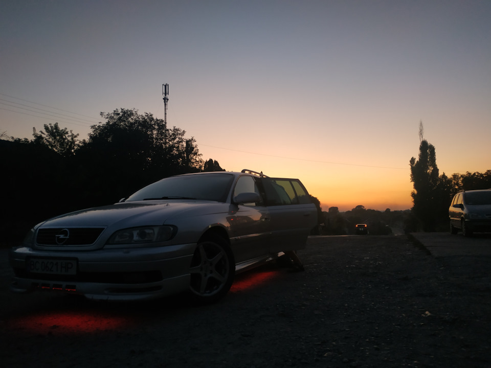 Передні гальмівні диски + колодки 4