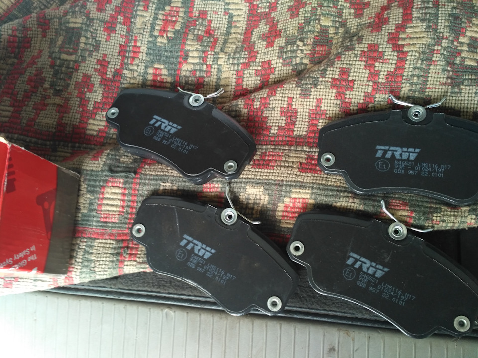 Заміна передніх гальмівних колодок. Brake pad opel omega b 2