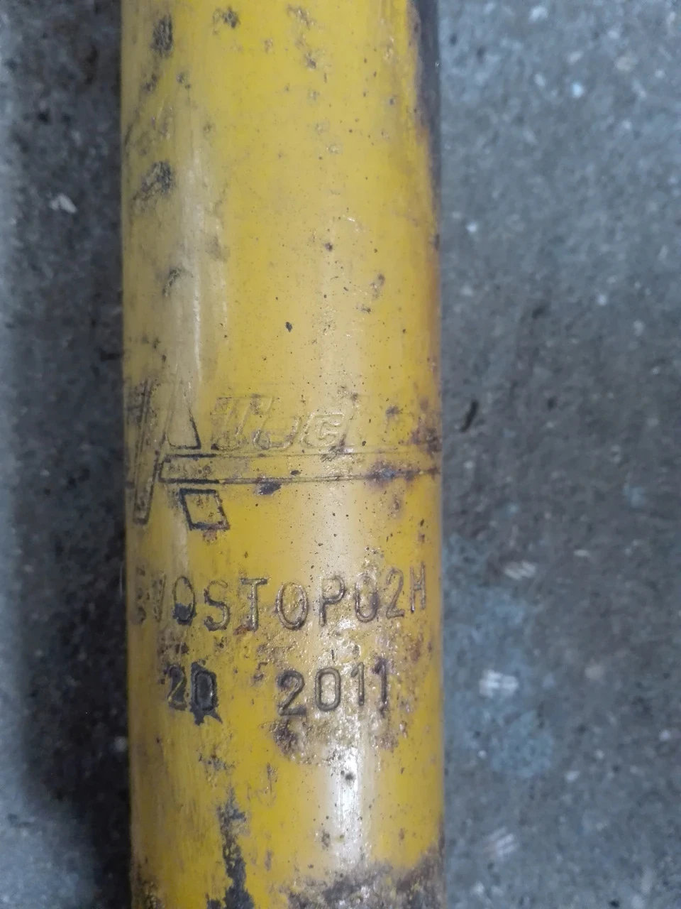 Задні амортизатори. Заміна мастила. Чашки задніх пружин.