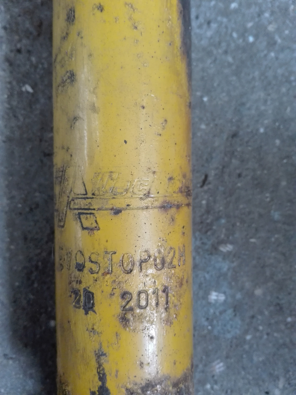 Задні амортизатори. Заміна мастила. Чашки задніх пружин. 1