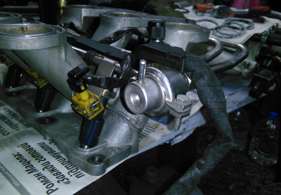 Заміна регулятора тиску палива паливної рампи на V6 2