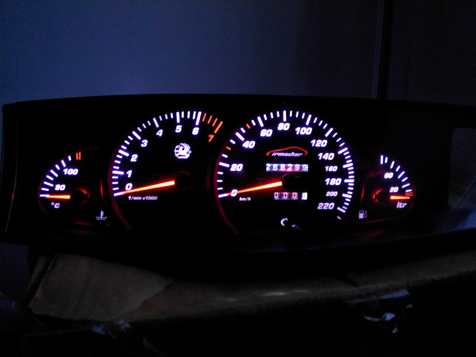 Панель на Opel Omega b с логотипом Vauxhall 4