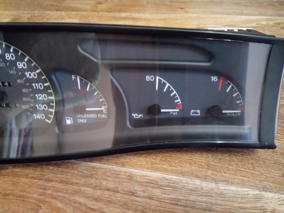 Шматочок Cadillac Catera буде в Omega B. Панель приладів від американського клону. 3