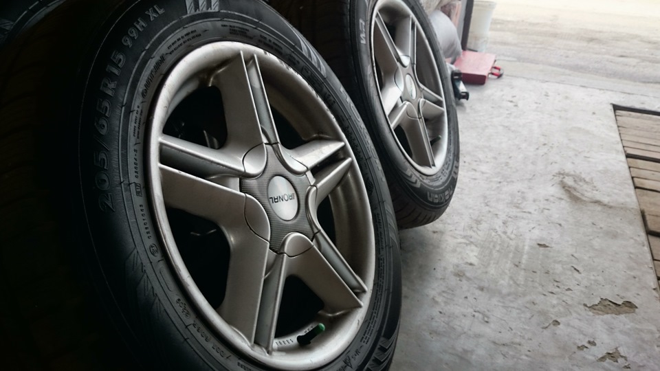 Продам старі колеса 3