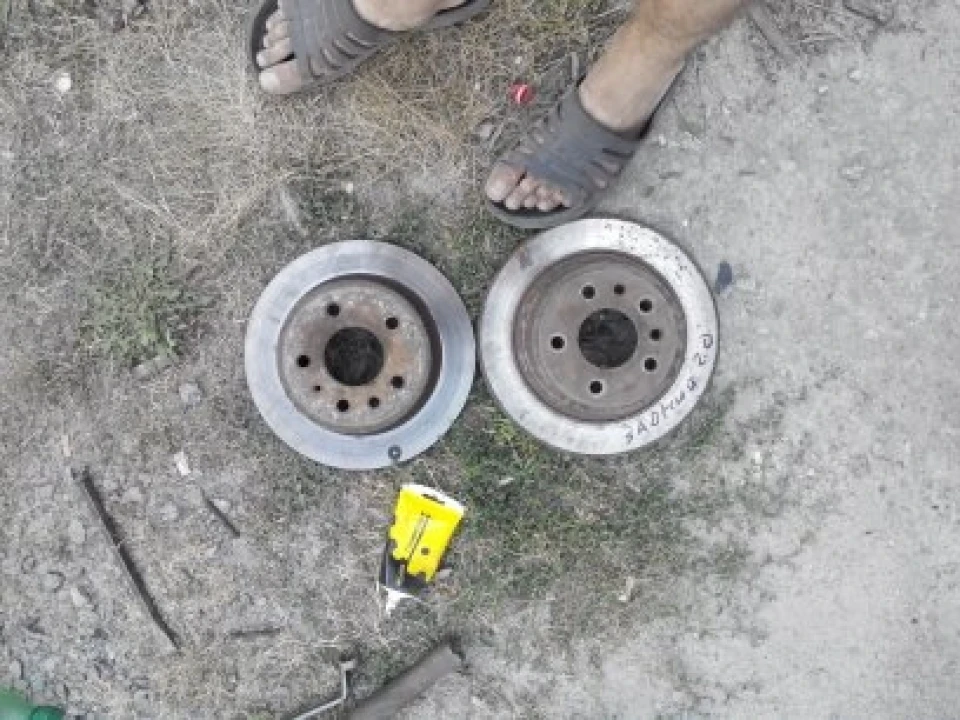 Продовження заміни гальм