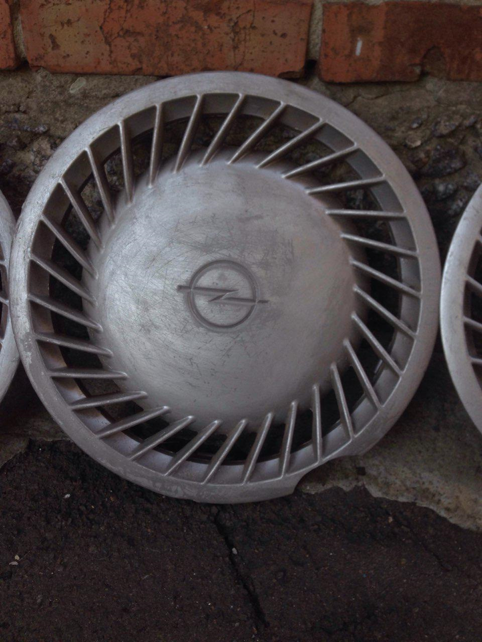 Achtung!Продам ковпаки на Опель Омега А R14 4 штуки комплектом 1