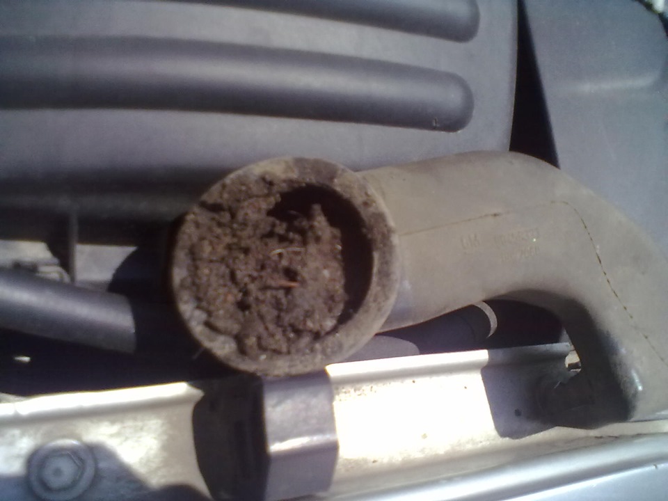 Прочистив дренаж кондиціонера. 2