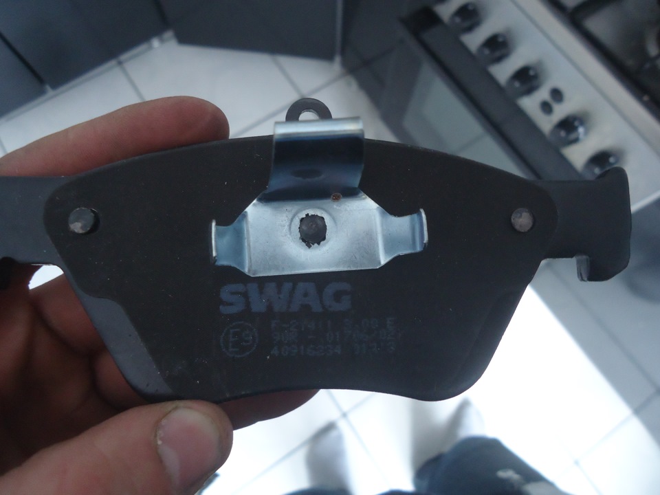 Тормозні колодки SWAG 4