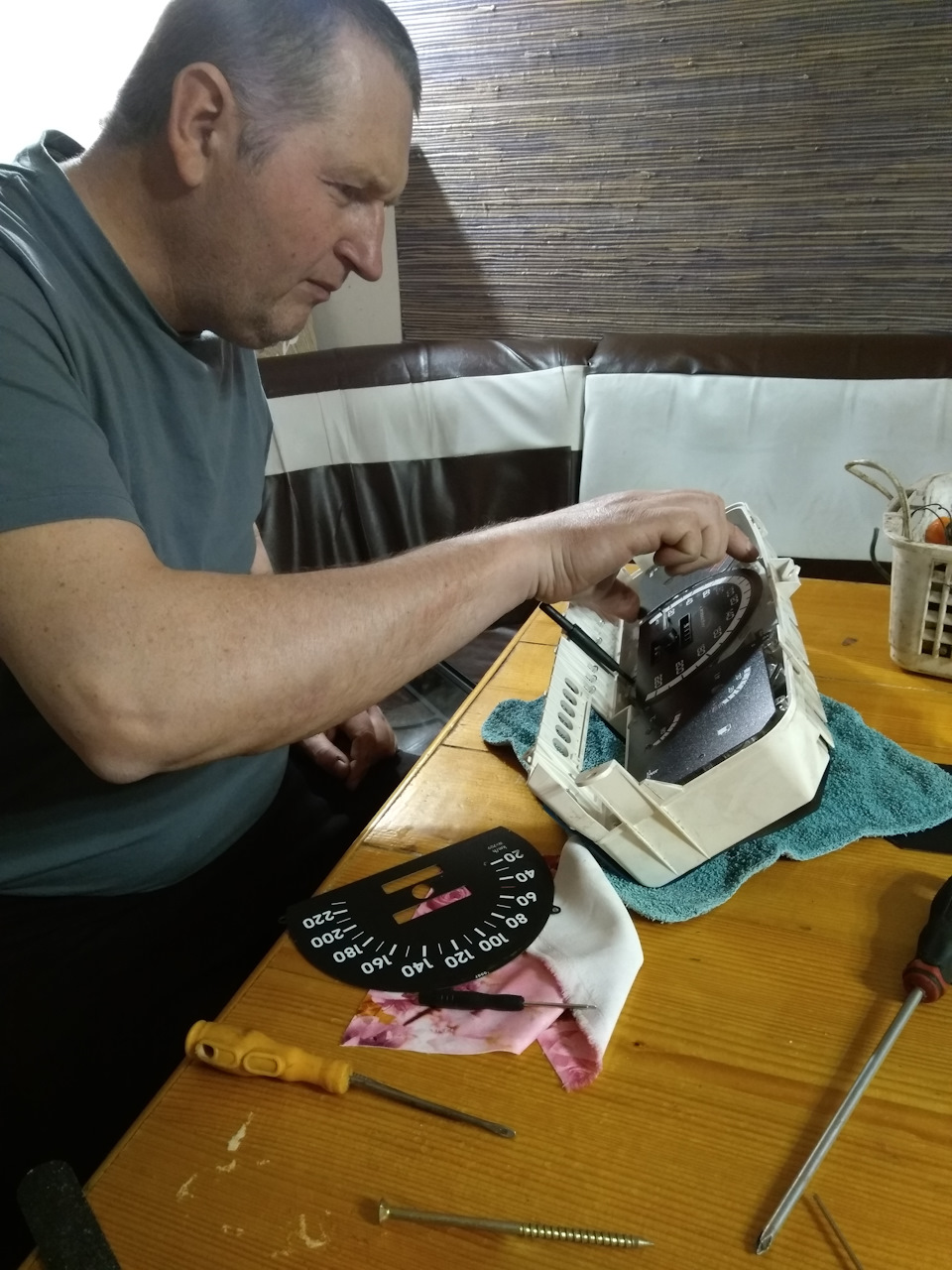 Заміна шкал панелі приладів 3