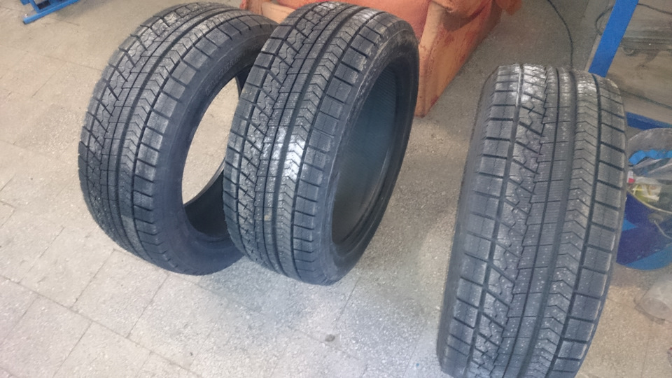 Bridgestone Blizzak VRX 225/50/R17 2
