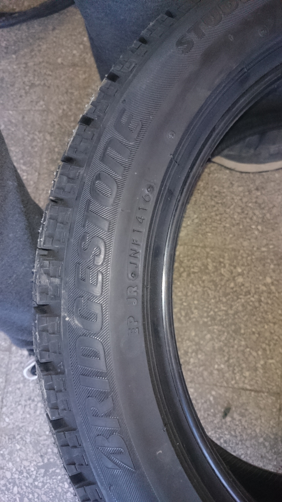 Bridgestone Blizzak VRX 225/50/R17 3