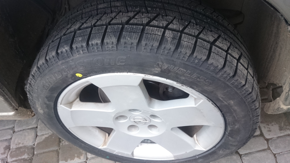 Bridgestone Blizzak VRX 225/50/R17 4