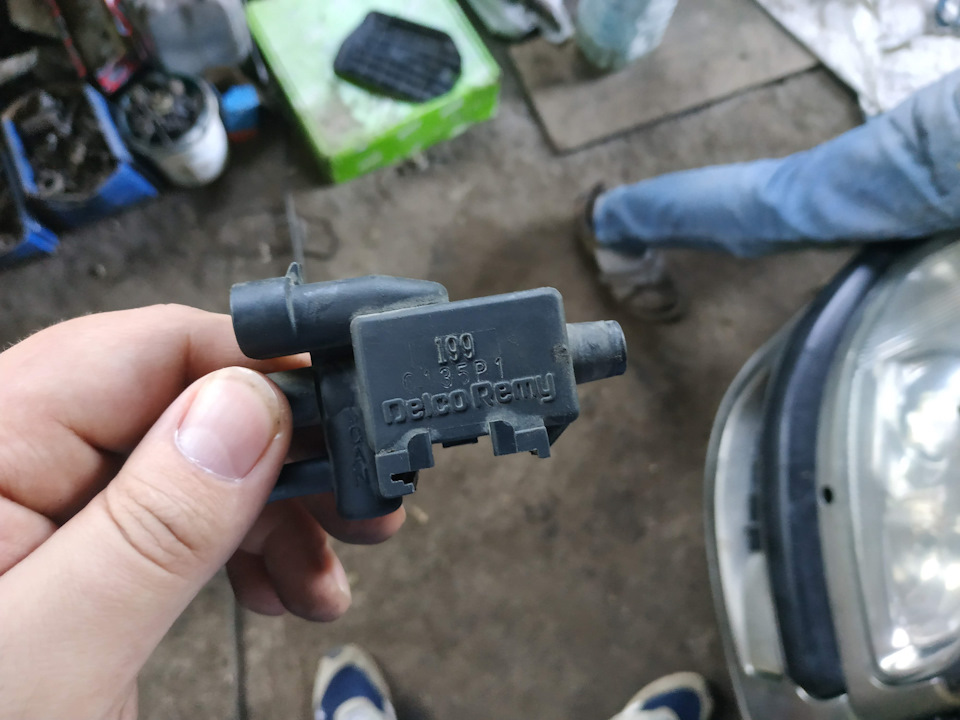 Клапан вентиляції паливного бака 4