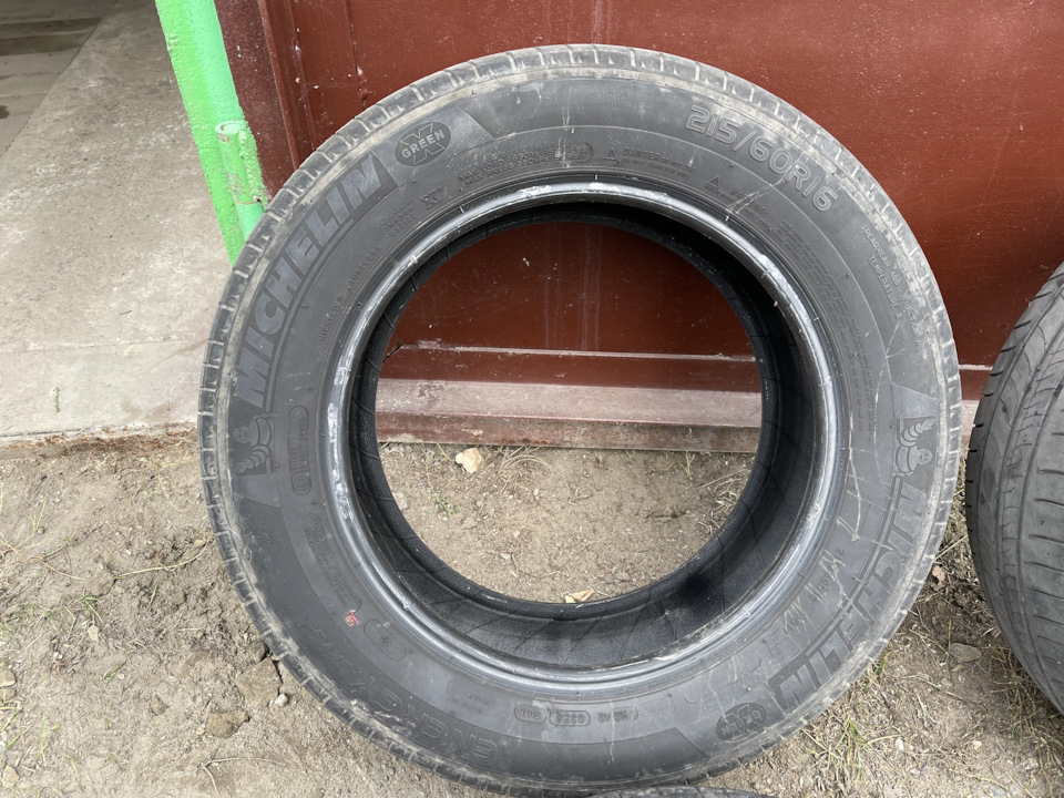 Продам гуму літо Michelin 215 60 R16 4