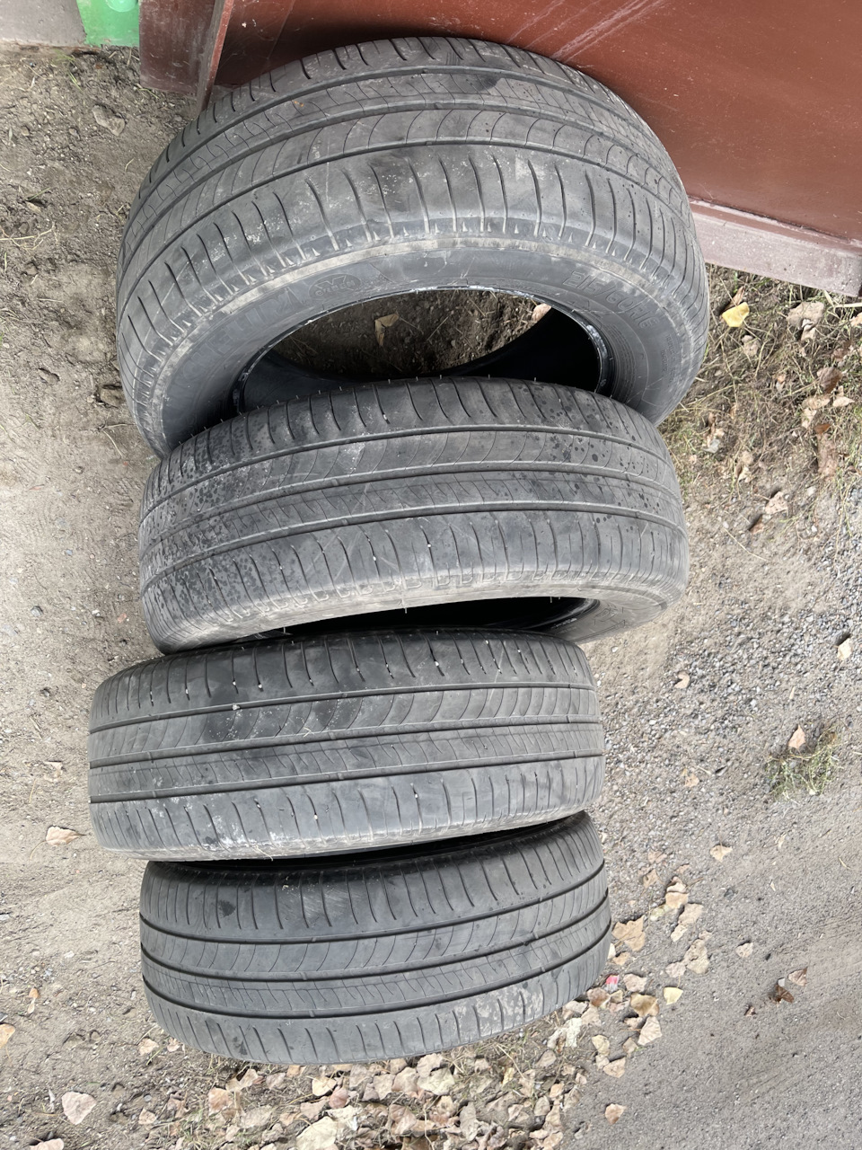 Продам гуму літо Michelin 215 60 R16 3