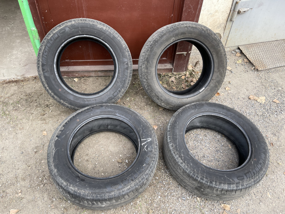 Продам гуму літо Michelin 215 60 R16 1