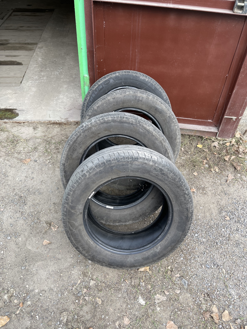Продам гуму літо Michelin 215 60 R16 2
