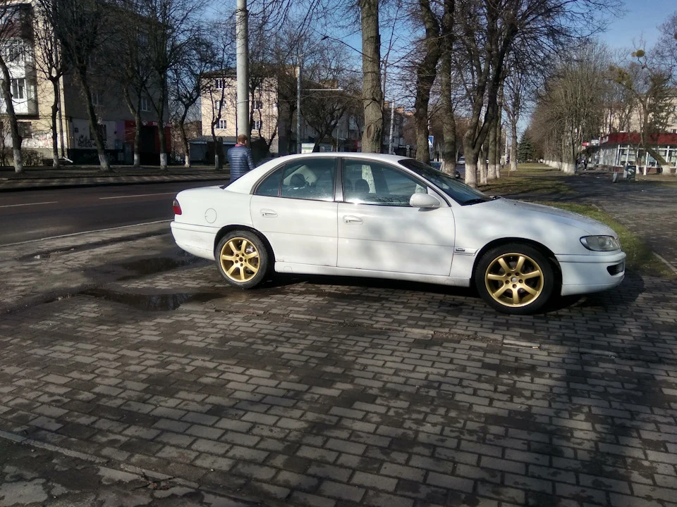 Доріг немає, але ви тримаєтеся...