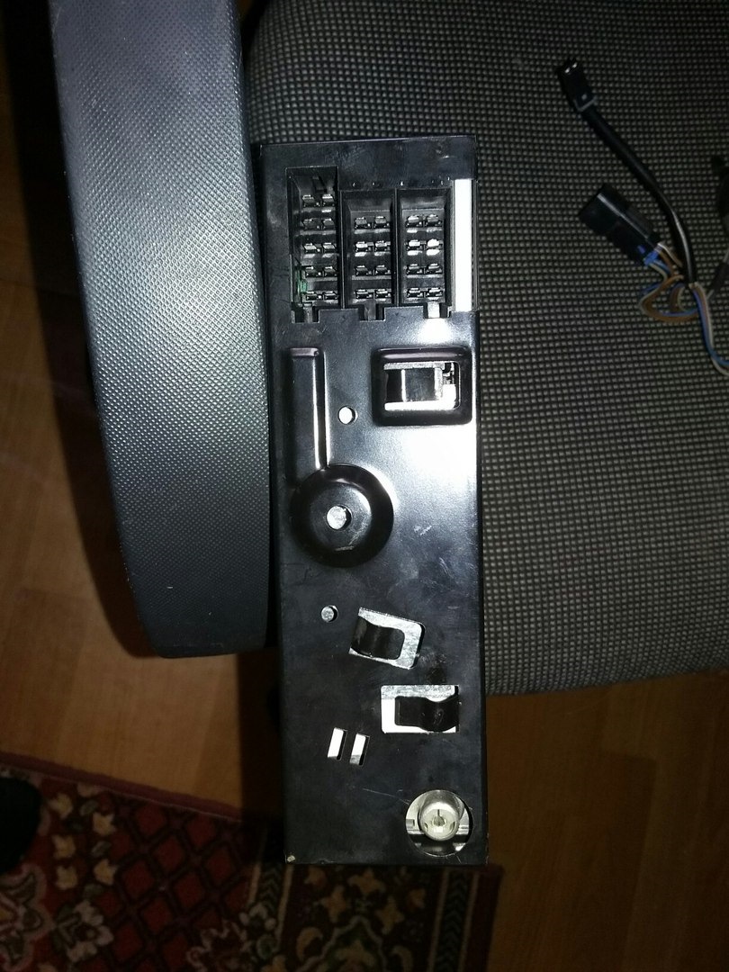 продам На Opel Omega B Кнопки на кермо, і мафон philips CCR 800 1
