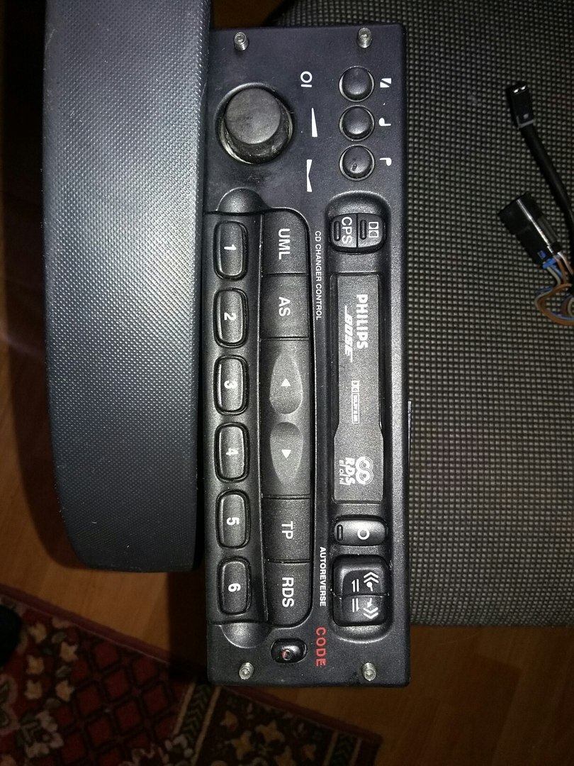продам На Opel Omega B Кнопки на кермо, і мафон philips CCR 800 2
