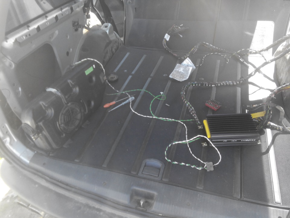 BOSE acoustic system. 2