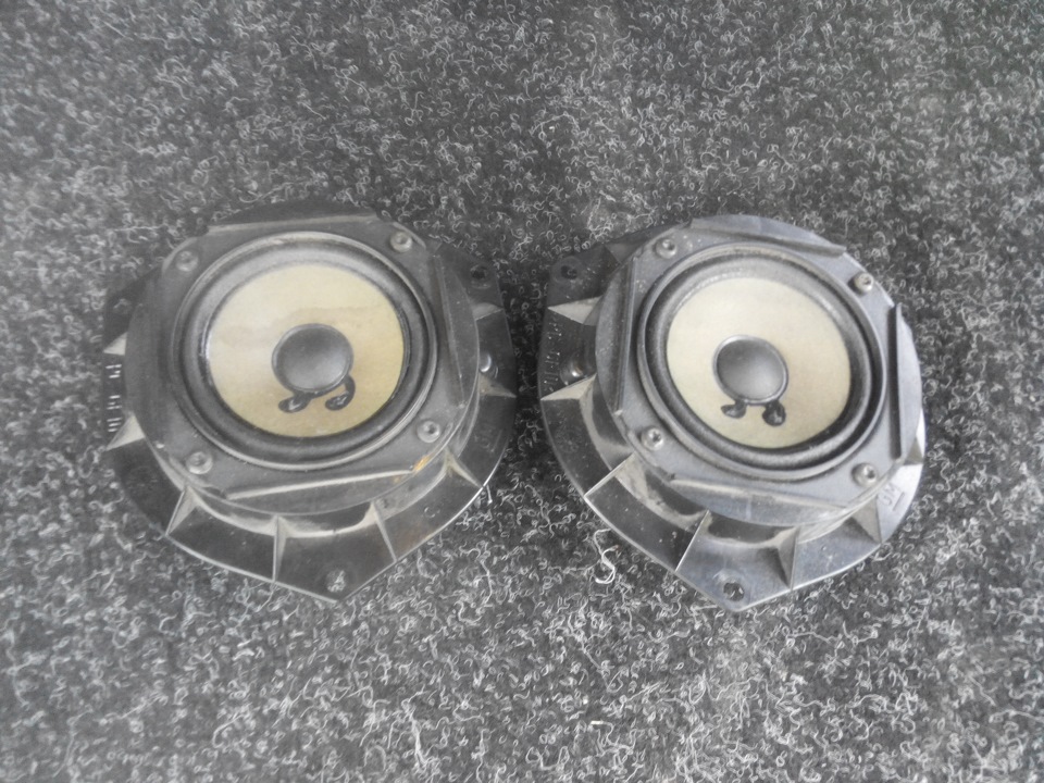 Задні динаміки Bose 1
