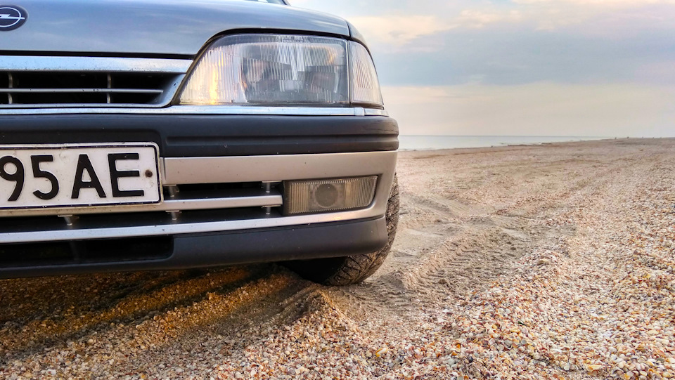На узбережжі Азовського Моря Opel Omega #Supremo Wagon 1