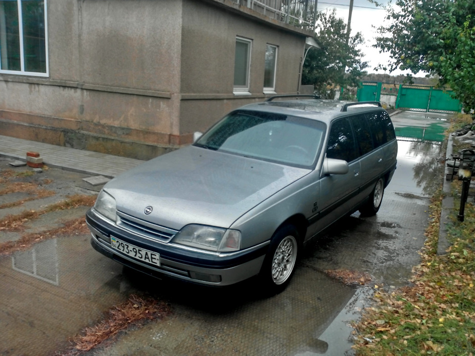 Зібрав з фарбування. Фото Opel Omega A Caravan 2