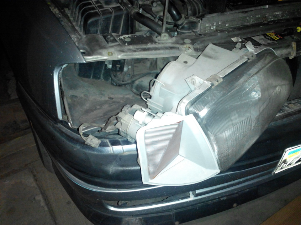 Заміна габаритних лампочок на Opel Omega A 1