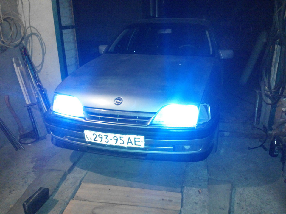 Заміна габаритних лампочок на Opel Omega A 4