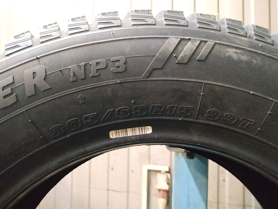 Зимова гума Maxxis ArcticTrekker NP3 + заміна масла 4