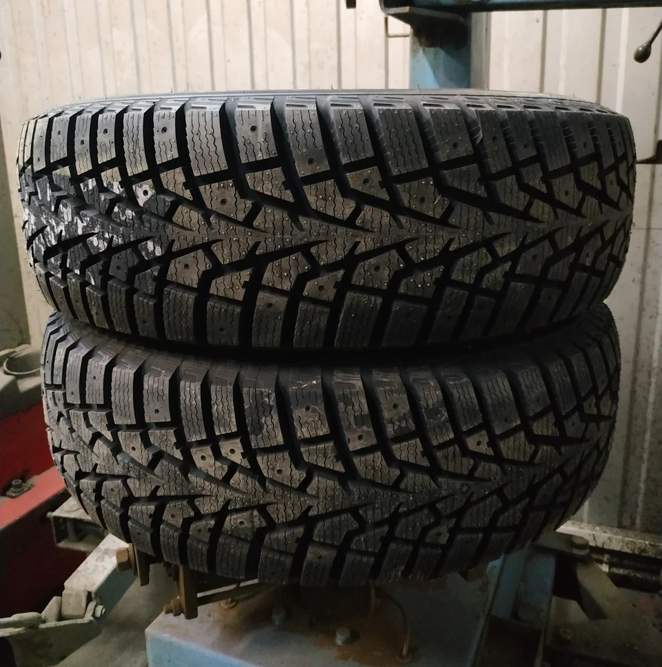 Зимова гума Maxxis ArcticTrekker NP3 + заміна масла