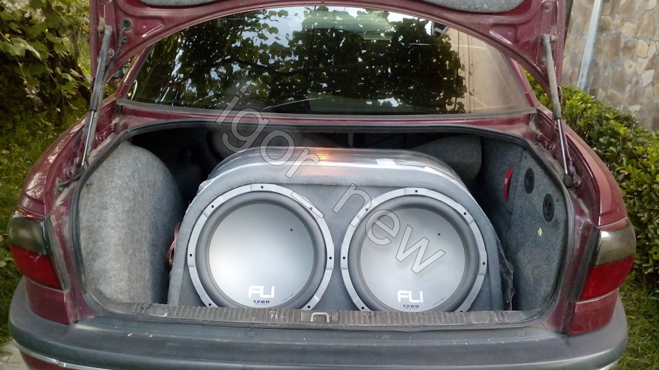Subwoofer в Opel Omega, радикальне вирішення питання) 1