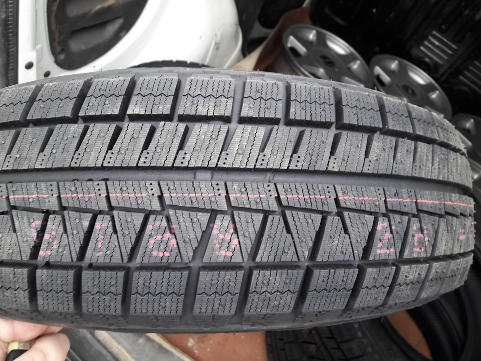 Гума на зиму 195/65/15 Bridgestone Blizak Revo GZ 2
