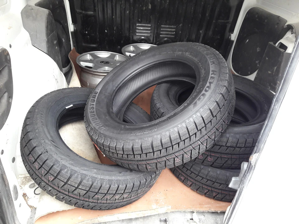 Гума на зиму 195/65/15 Bridgestone Blizak Revo GZ