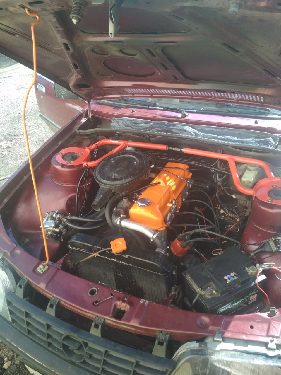Двигло вже дістало 1