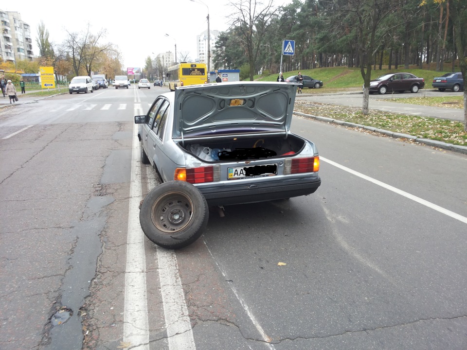 На ходу відпало колесо. . . 3