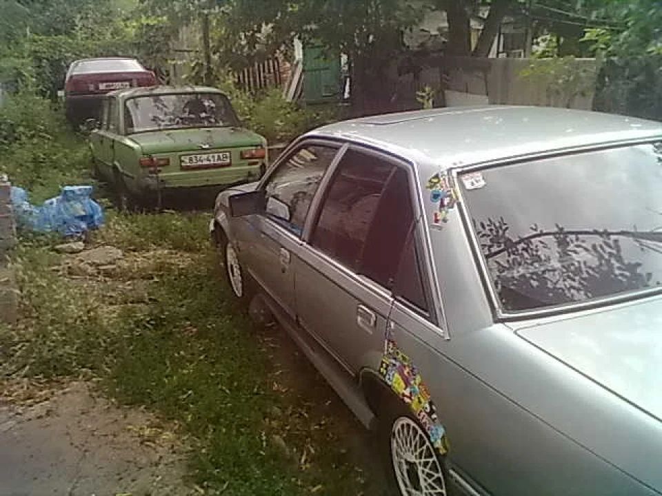 ВСЕ КОНІ У СТОЙЛІ))