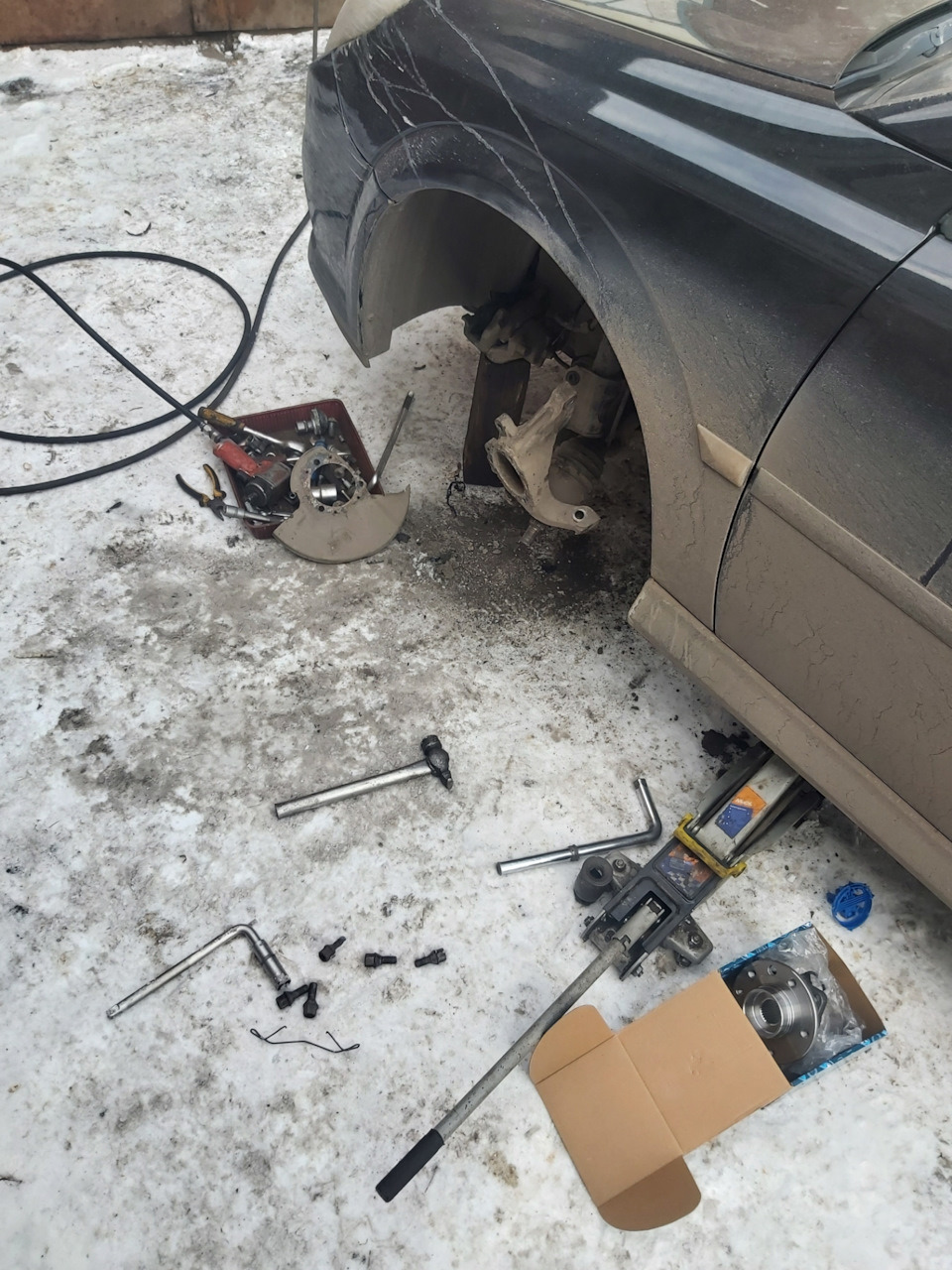 Заміна передньої правої маточини 2